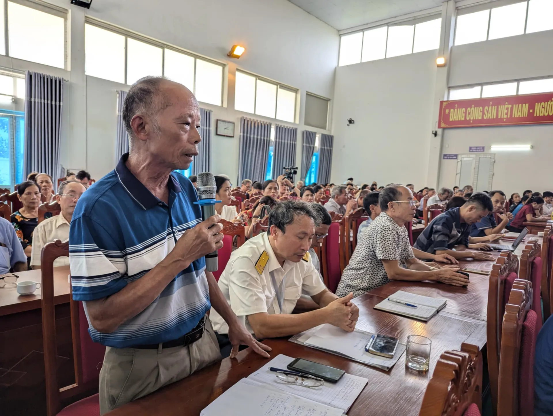 Phường Tùng Thiện: đối thoại cởi mở, giải đáp các thắc mắc của người dân