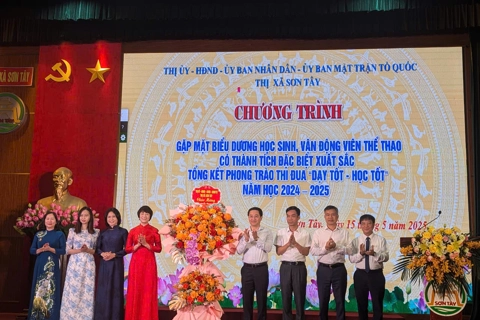 Thị xã Sơn Tây biểu dương hơn 300 tập thể và cá nhân tiêu biểu
