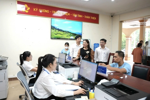 Ngày đầu thực hiện mô hình chính quyền địa phương 2 cấp: Người dân hài lòng