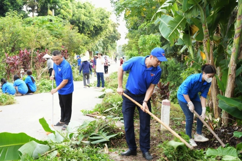 Phường Sơn Tây ra quân tổng vệ sinh môi trường