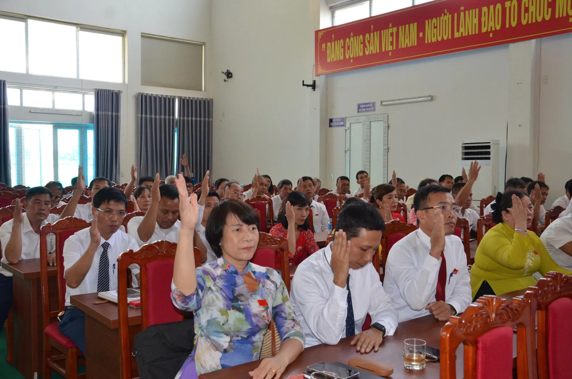 HĐND phường Tùng Thiện thông qua 6 Nghị quyết quan trọng