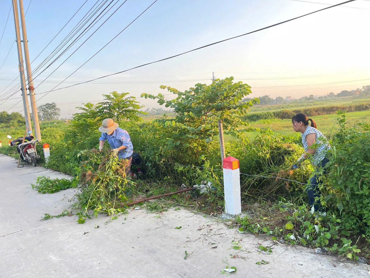 Phường Sơn Tây ra quân tổng dọn vệ sinh, xây dựng môi trường xanh - sạch - đẹp