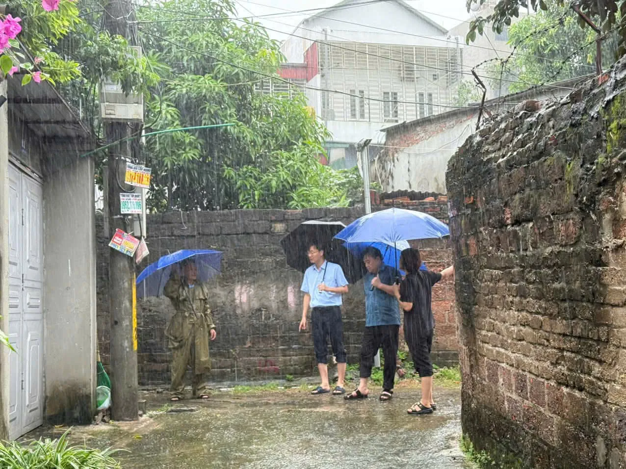 Phường Tùng Thiện: chủ động, kịp thời khắc phục hậu quả mưa lớn kéo dài