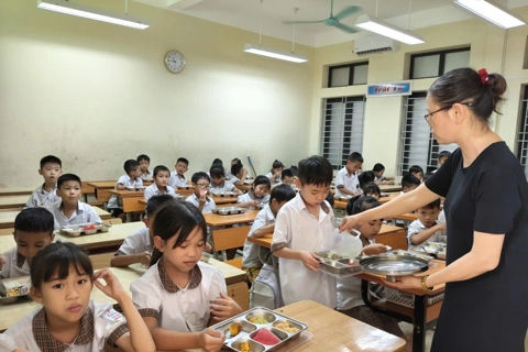Xã Đoài Phương đảm bảo suất ăn bán trú cho học sinh Tiểu học