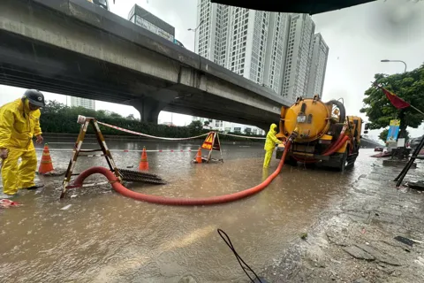 Dự báo đêm 7/10 Hà Nội có mưa to, tiếp tục triển khai các biện pháp thoát nước
