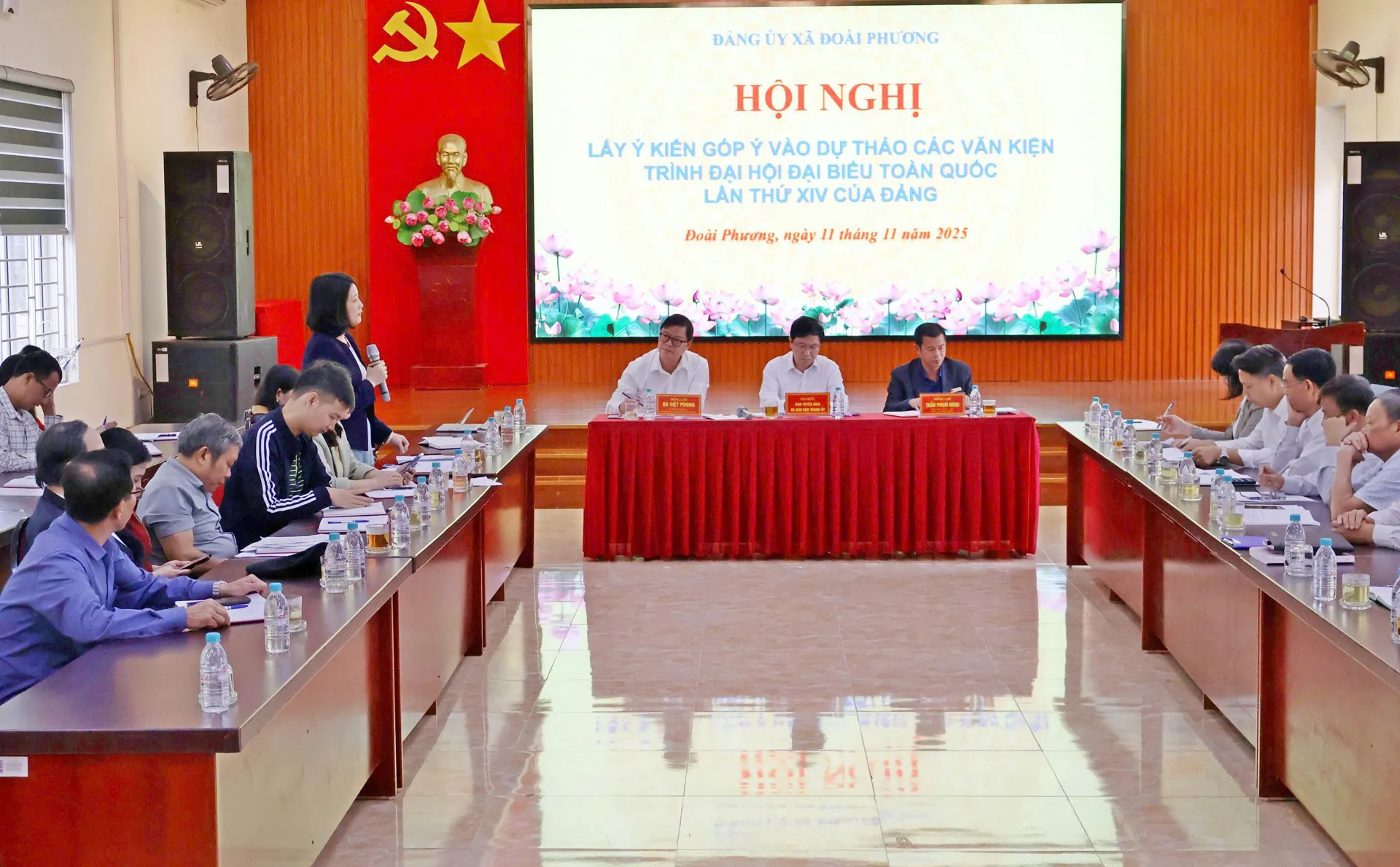 Đảng viên xã Đoài Phương sôi nổi góp ý vào dự thảo các văn kiện trình Đại hội đại biểu toàn quốc lần thứ XIV của Đảng