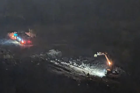 Nửa tháng đeo bám đoàn xe tải chở thải san lấp trái phép đất nông nghiệp
