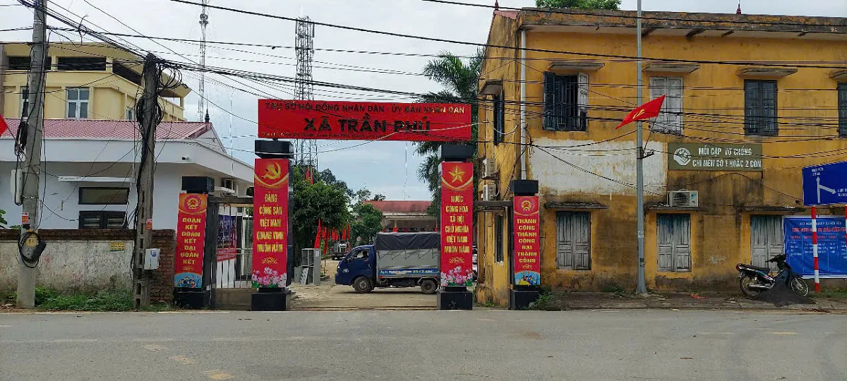 Chính quyền các xã ở Chương Mỹ phục vụ người dân đến phút chót