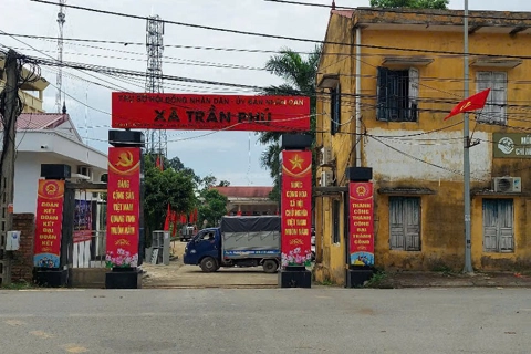 Chính quyền các xã ở Chương Mỹ phục vụ người dân đến phút chót