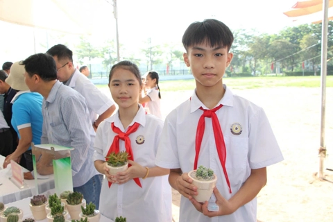 Phường Chương Mỹ: Đổi pin cũ, rác thải nhựa, lấy đồ dùng học tập, cây xanh