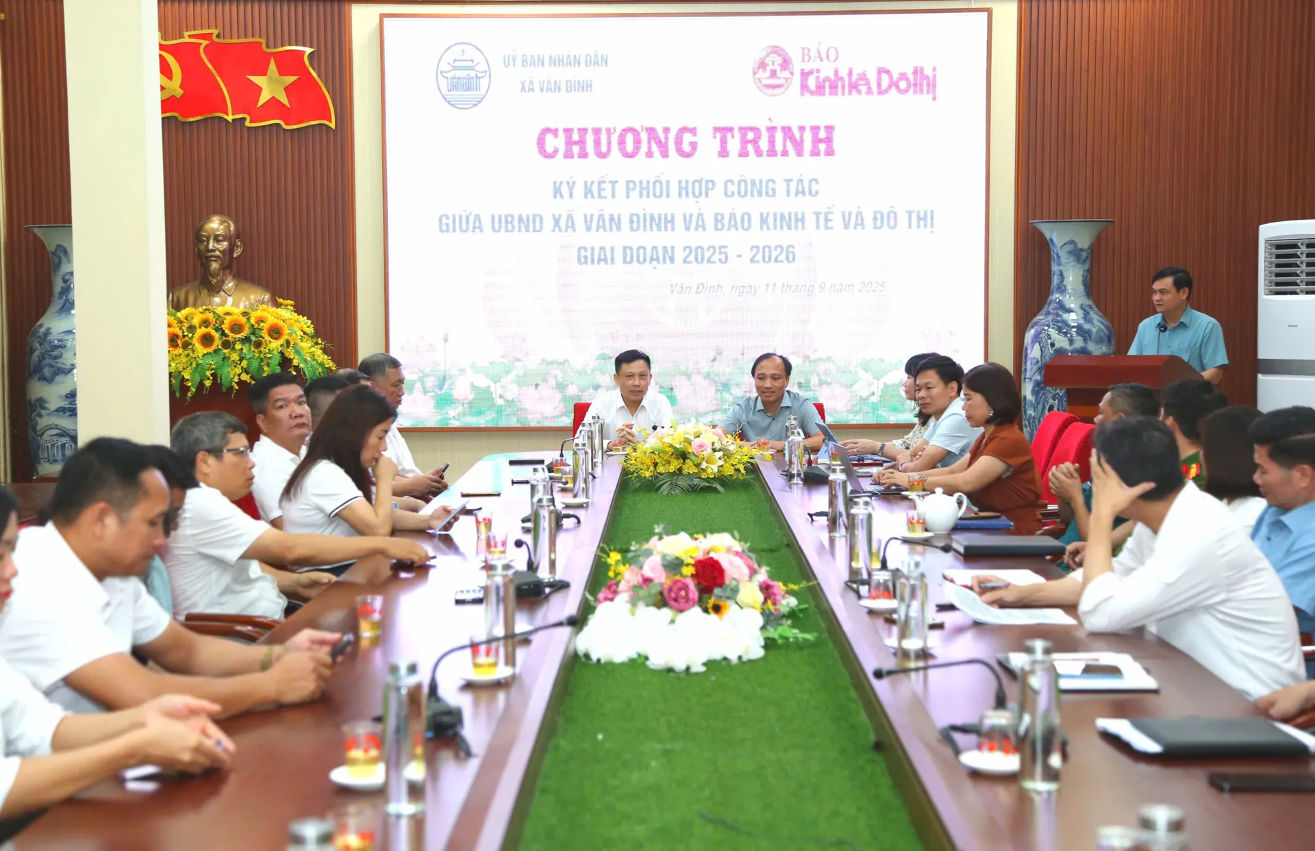 Báo Kinh tế & Đô thị và xã Vân Đình ký kết phối hợp đẩy mạnh tuyên truyền