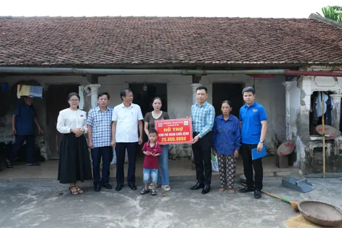 Để nụ cười em thơ còn mãi trên hành trình đến trường