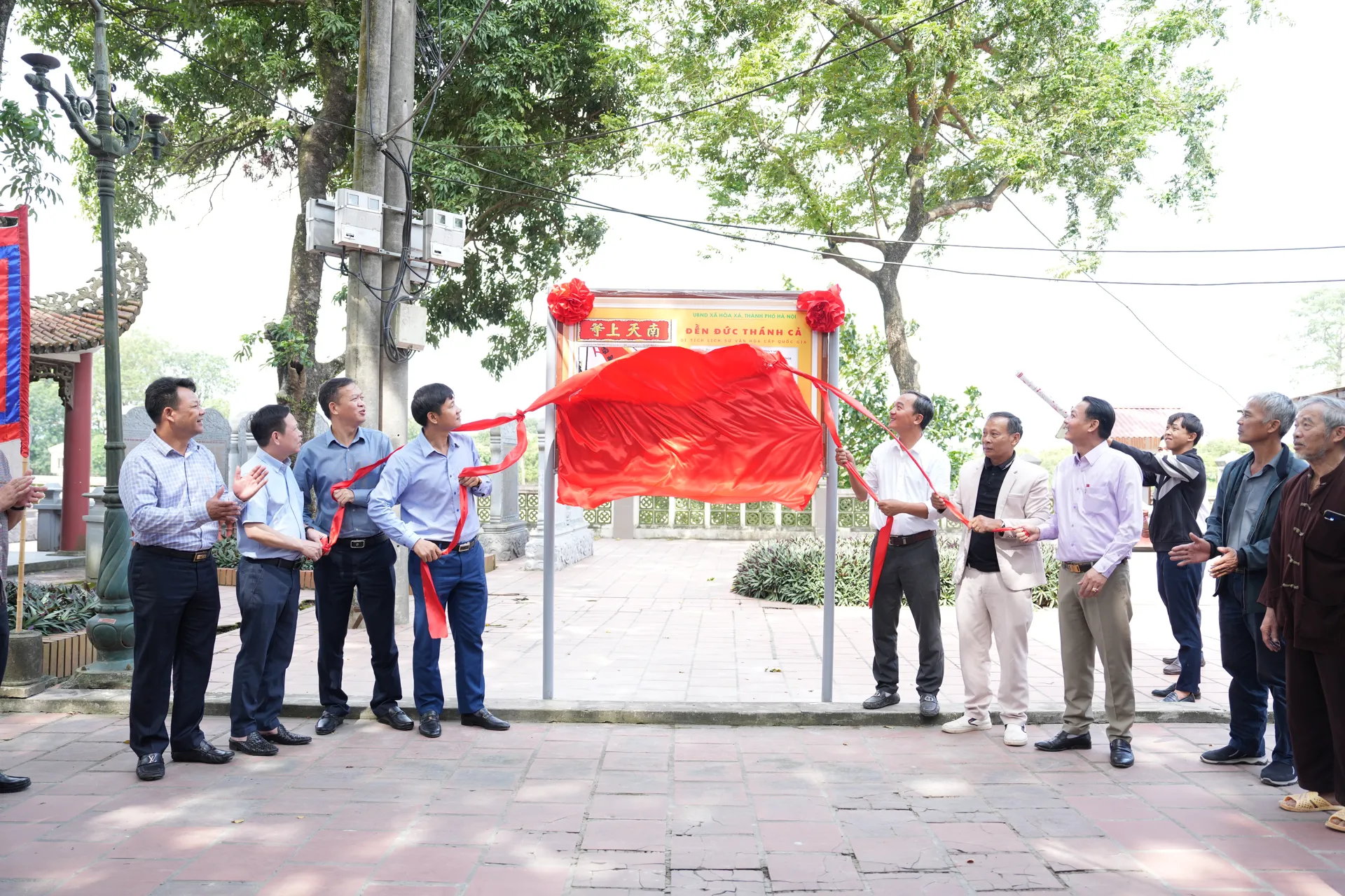 Xã Hòa Xá gắn biển công trình số hóa Di tích quốc gia Đền Đức Thánh Cả