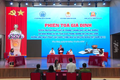 “Phiên tòa giả định” tại xã Vân Đình: bài học về pháp luật cho học sinh
