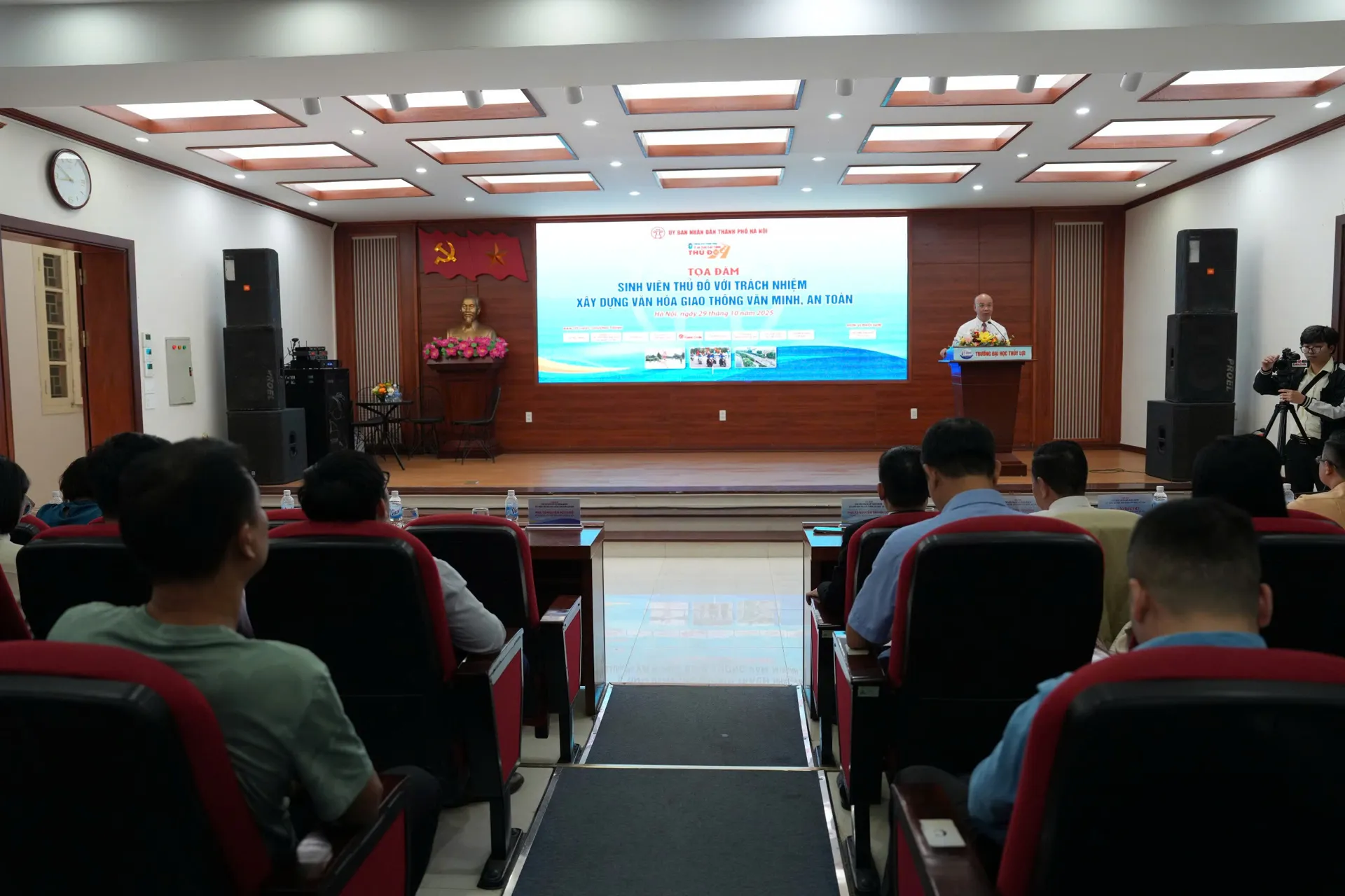 Văn hoá giao thông từ giảng đường ra phố