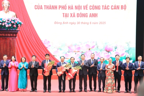 Công bố quyết định thành lập xã Đông Anh và tổ chức bộ máy chính quyền
