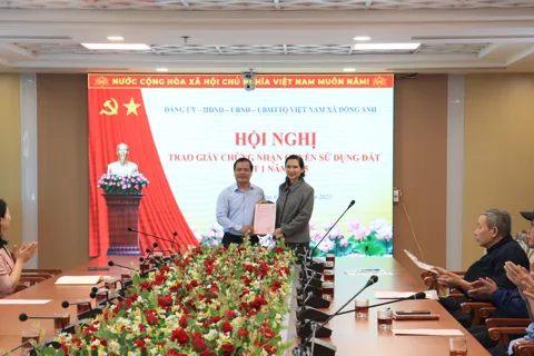 Xã Đông Anh đẩy mạnh công tác cấp Giấy chứng nhận quyền sử dụng đất lần đầu cho người dân