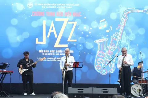 Điểm hẹn âm nhạc hấp dẫn, đặc sắc bên hồ Hoàn Kiếm