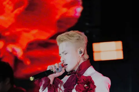 Ca sĩ Jack biểu diễn không phù hợp, trái với thuần phong mỹ tục của dân tộc