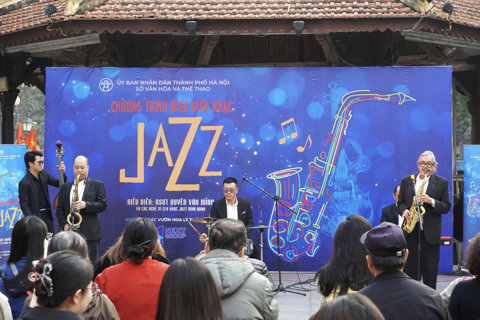 Chương trình “Âm nhạc cuối tuần” biến Hồ Gươm thành điểm hẹn jazz