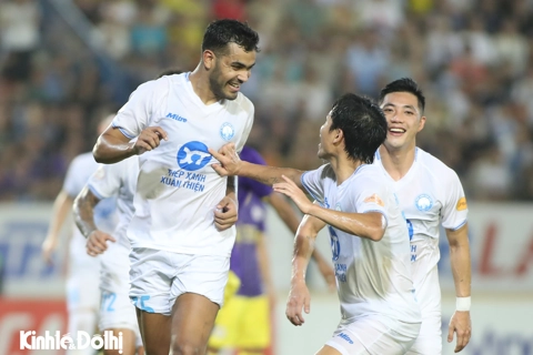 Nam Định thắng thuyết phục Hà Nội FC tại sân Hàng Đẫy
