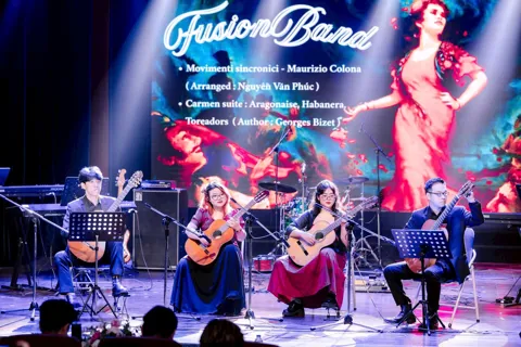 Âm nhạc cộng đồng thắp sáng không gian văn hóa Hồ Gươm