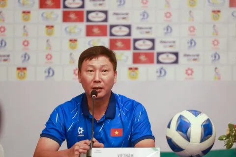 HLV Kim sang-sik tự tin giúp tuyển Việt Nam thắng tuyển Lào