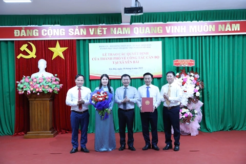 Công bố các Quyết định về tổ chức bộ máy và nhân sự xã Yên Bài
