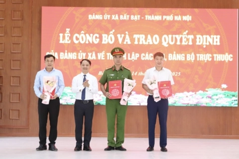 Xã Bất Bạt công bố quyết định thành lập các chi, Đảng bộ trực thuộc
