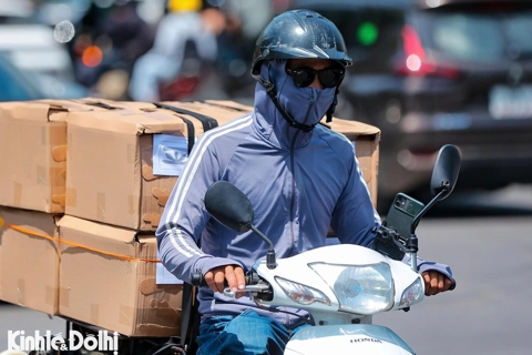 Hà Nội: người dân oằn mình dưới nắng nóng như đổ lửa