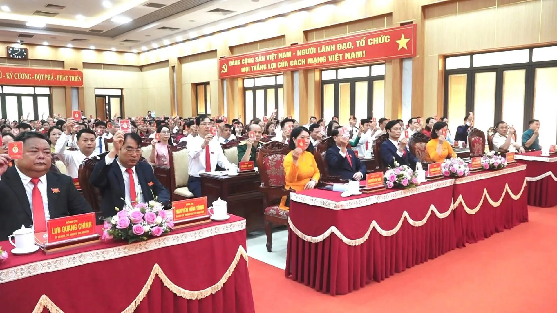 Xã Quảng Oai tổ chức phiên họp trù bị Đại hội Đảng bộ lần thứ I