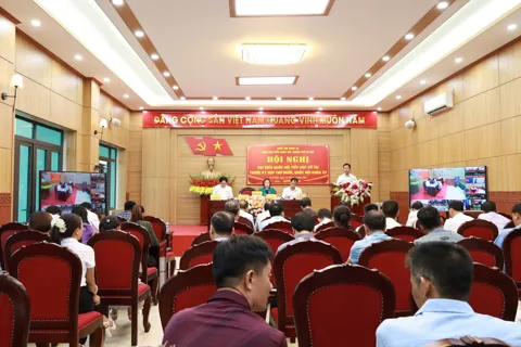 Cử tri kiến nghị hỗ trợ nguồn lực đầu tư hạ tầng, y tế và giao thông