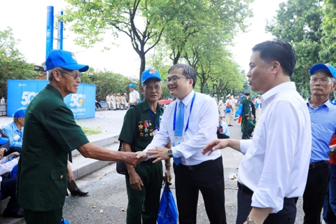 Hà Nội trân trọng tiễn các đoàn đại biểu địa phương sau Lễ kỷ niệm, diễu binh, diễu hành A80