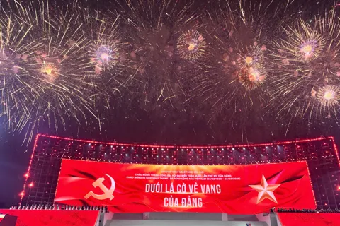 Chương trình nghệ thuật “Dưới lá cờ vẻ vang của Đảng”: bản hùng ca thắp lửa niềm tin