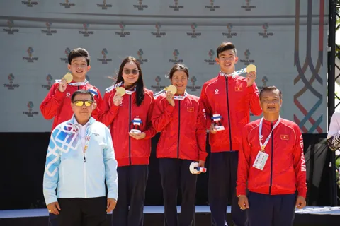 Huy Hoàng và đồng đội giành Huy chương Vàng thứ 87 cho Việt Nam tại SEA Games 33