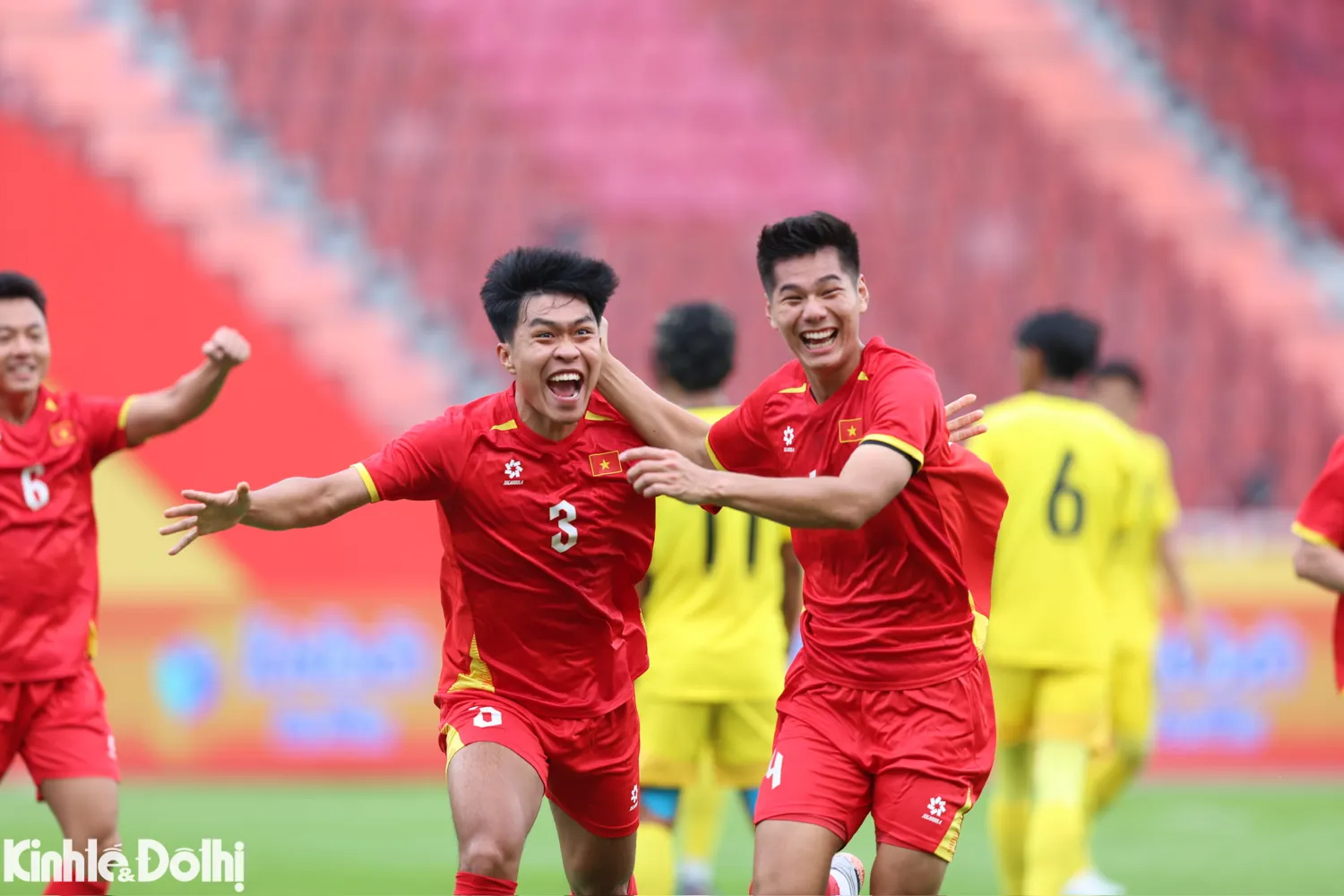 Khoảnh khắc U22 Việt Nam đánh bại U22 Malaysia để giành vé vào bán kết SEA Games 33