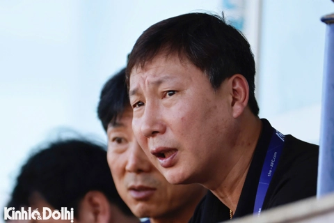 HLV Kim Sang-sik “xem giò” đối thủ của U23 Việt Nam