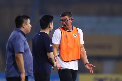 Hà Nội FC thua Ninh Bình trong ngày ra mắt tân HLV Harry Kewell