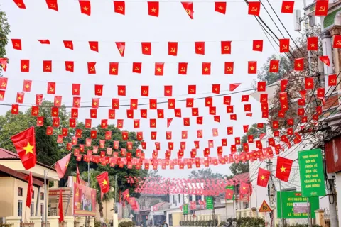 Xã Minh Châu sôi nổi thi đua chào mừng Đại hội XIV của Đảng