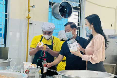 Yêu cầu trường học phải công khai, minh bạch bữa ăn bán trú