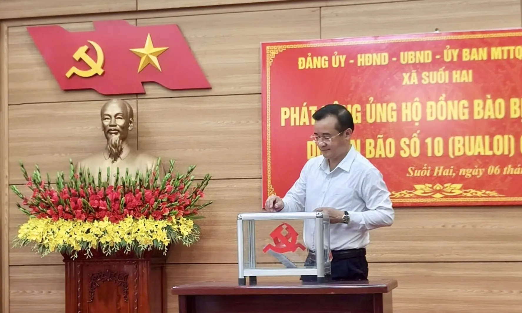 Xã Suối Hai phát động ủng hộ đồng bào bị thiệt hại do cơn bão số 10