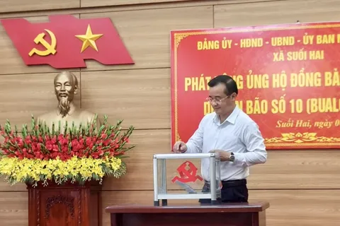Xã Suối Hai phát động ủng hộ đồng bào bị thiệt hại do cơn bão số 10