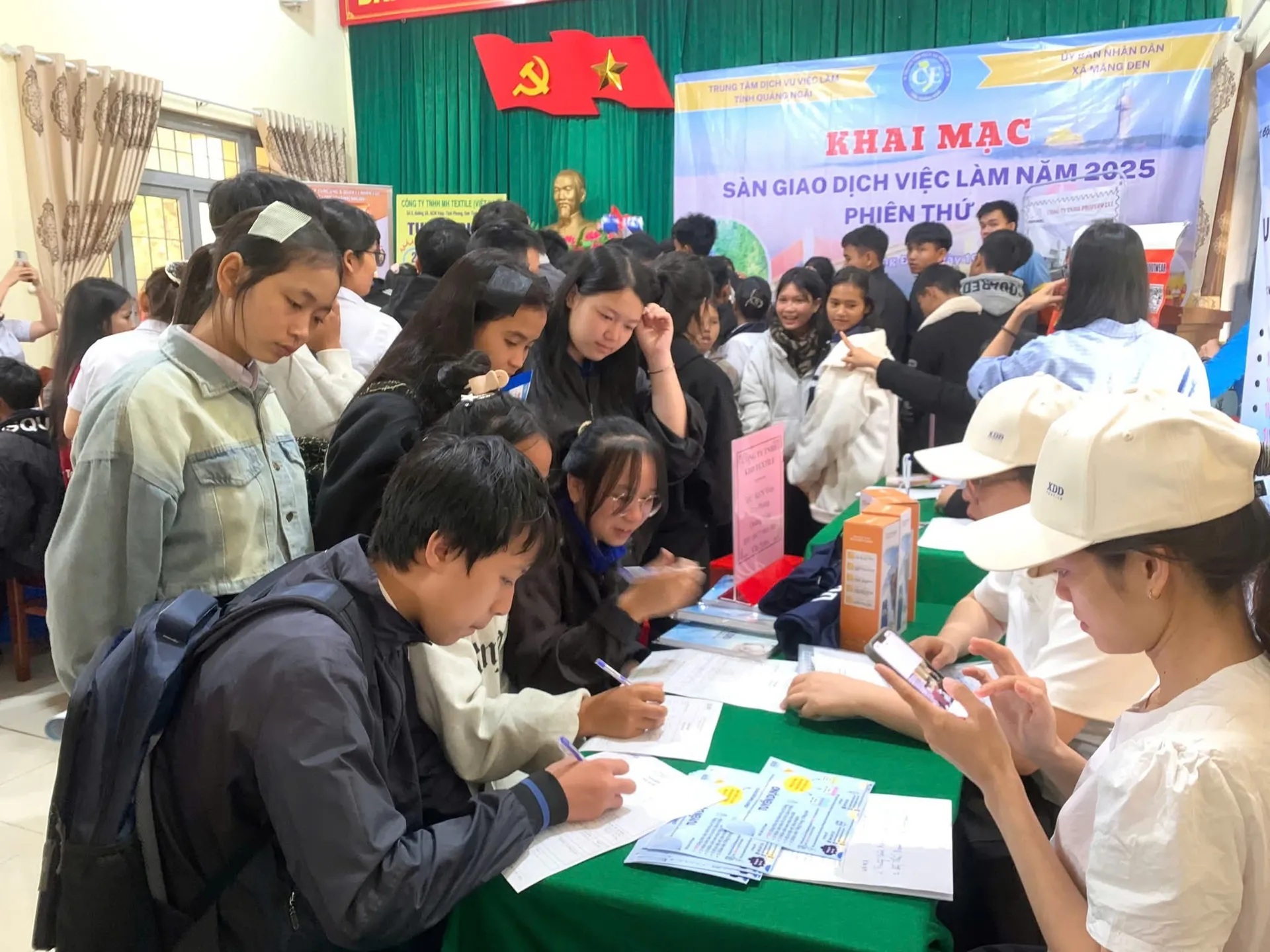 Quảng Ngãi mở rộng cơ hội việc làm cho lao động vùng cao