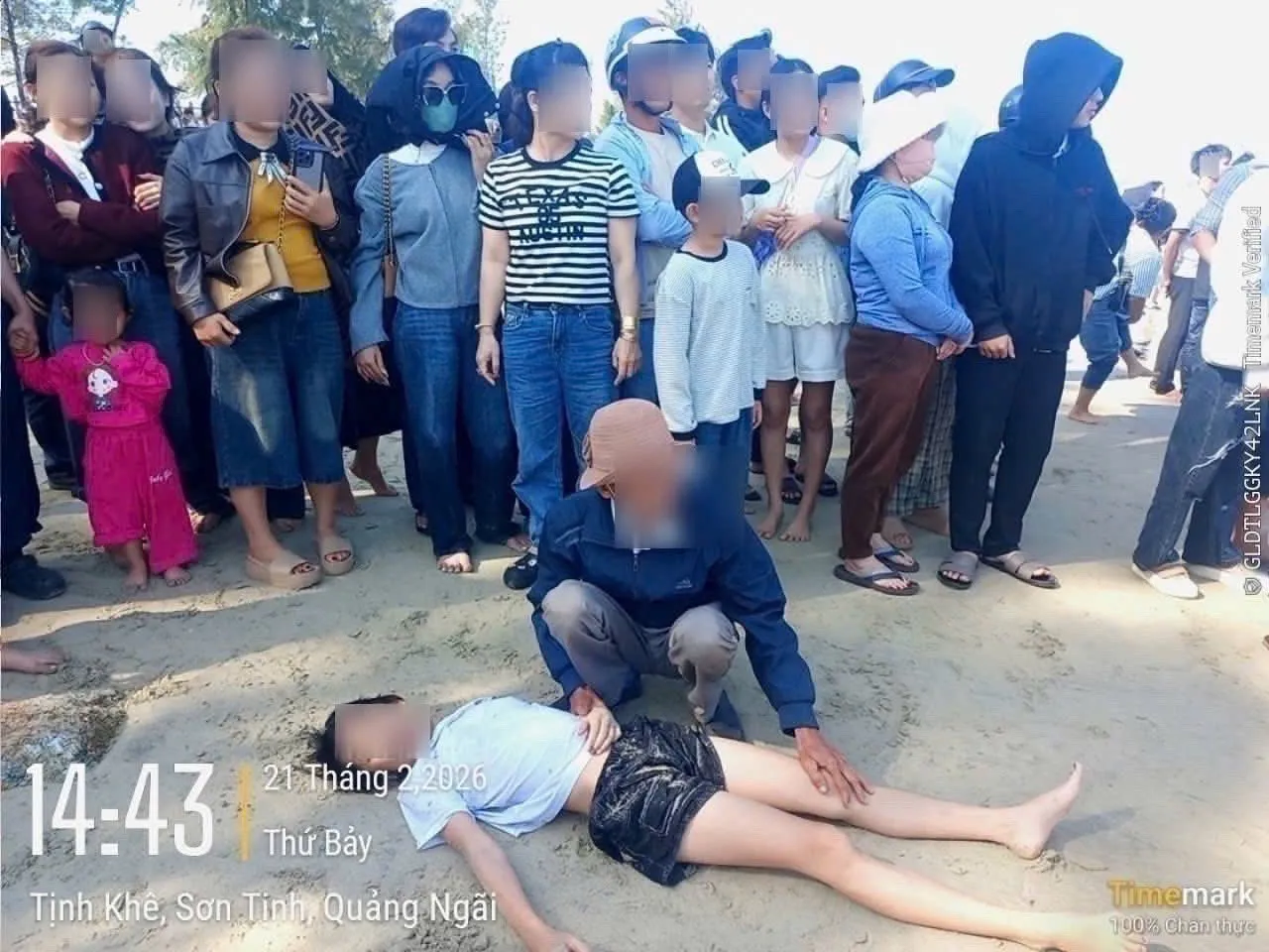 Quảng Ngãi: 3 người trong một gia đình gặp nạn khi tắm biển Mỹ Khê, 2 người mất tích