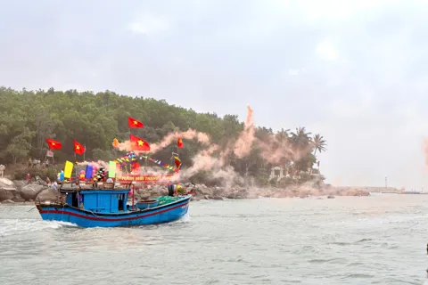 Quảng Ngãi: làng chài nô nức mở biển đầu Xuân