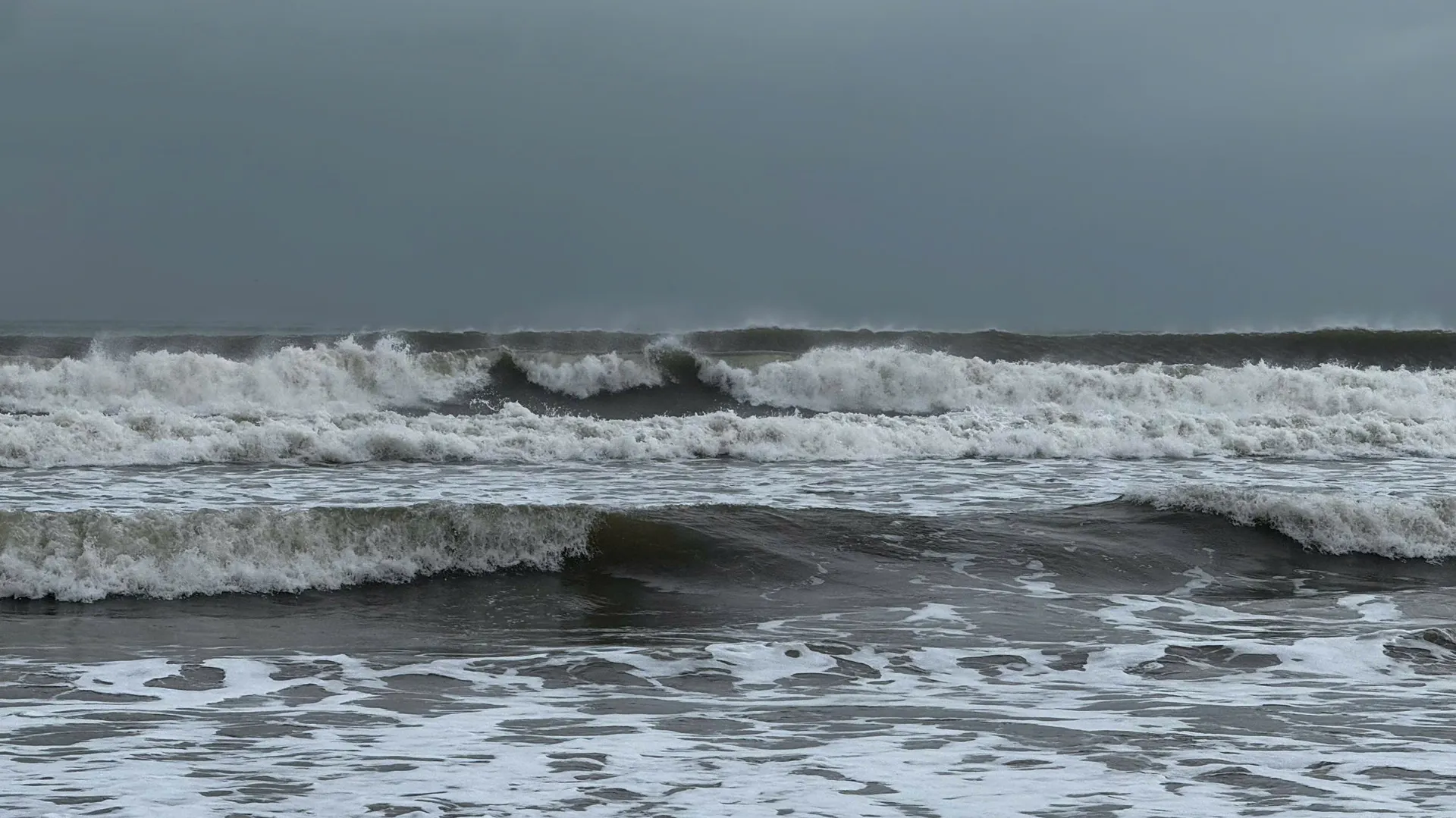Quảng Ngãi tập trung ứng phó bão số 13