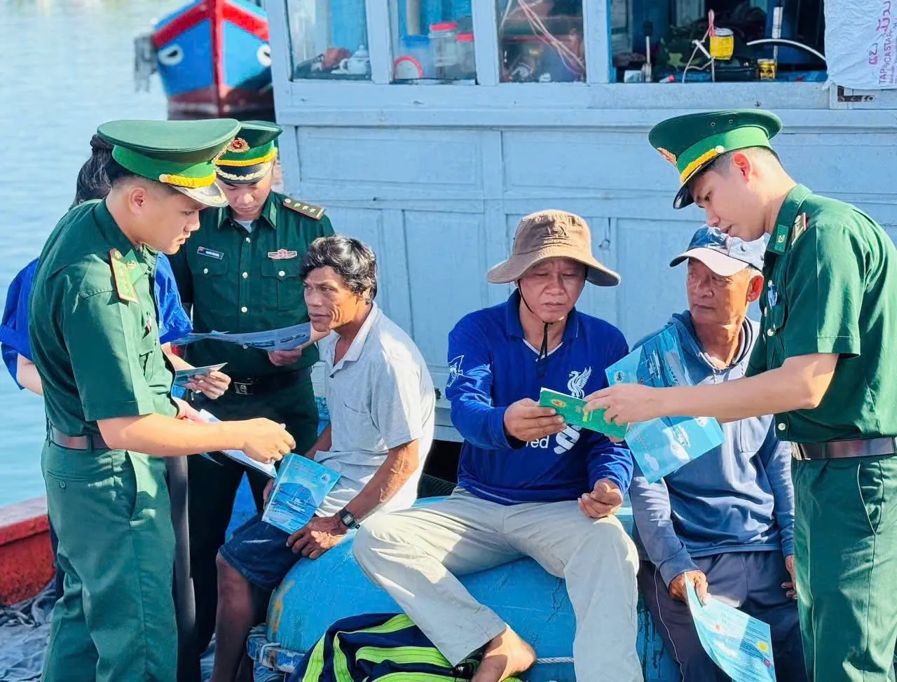 Không để gián đoạn tín hiệu, ngư dân Quảng Ngãi nỗ lực tuân thủ IUU