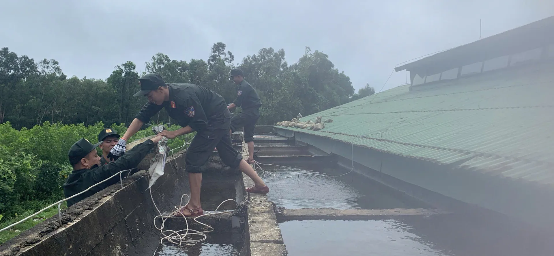 Quảng Ngãi hoãn toàn bộ cuộc họp chưa cần thiết để tập trung ứng phó bão số 13 Kalmaegi