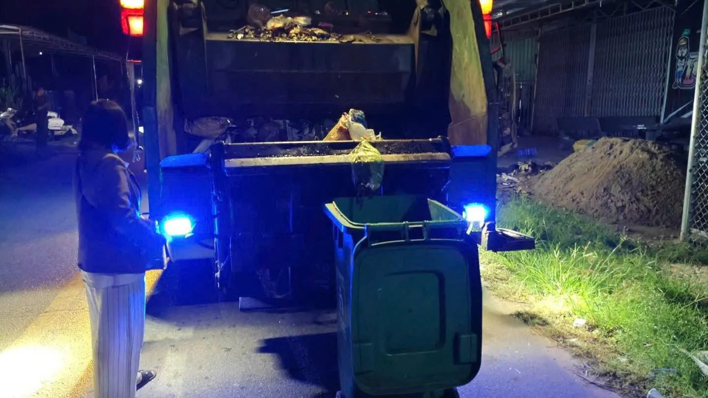 Quảng Ngãi: công nhân vệ sinh phát hiện thi thể trẻ sơ sinh trong thùng rác