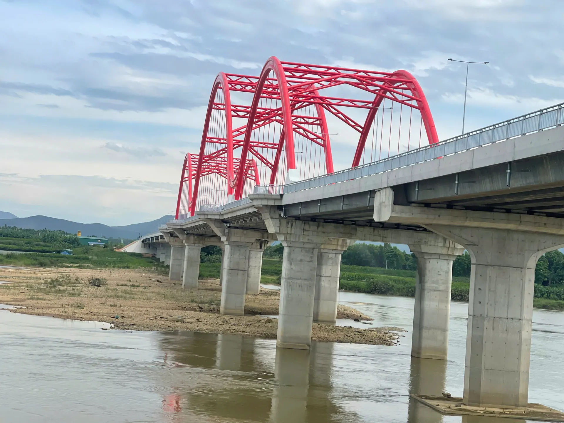 Tìm nguyên nhân Quảng Ngãi thu ngân sách giảm, giải ngân vốn đầu tư công chậm